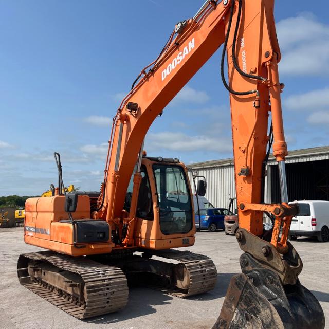 DOOSAN DX140LX EXCAVATOR – Serial No: DHKHDB101180005186 – Year: 2010.