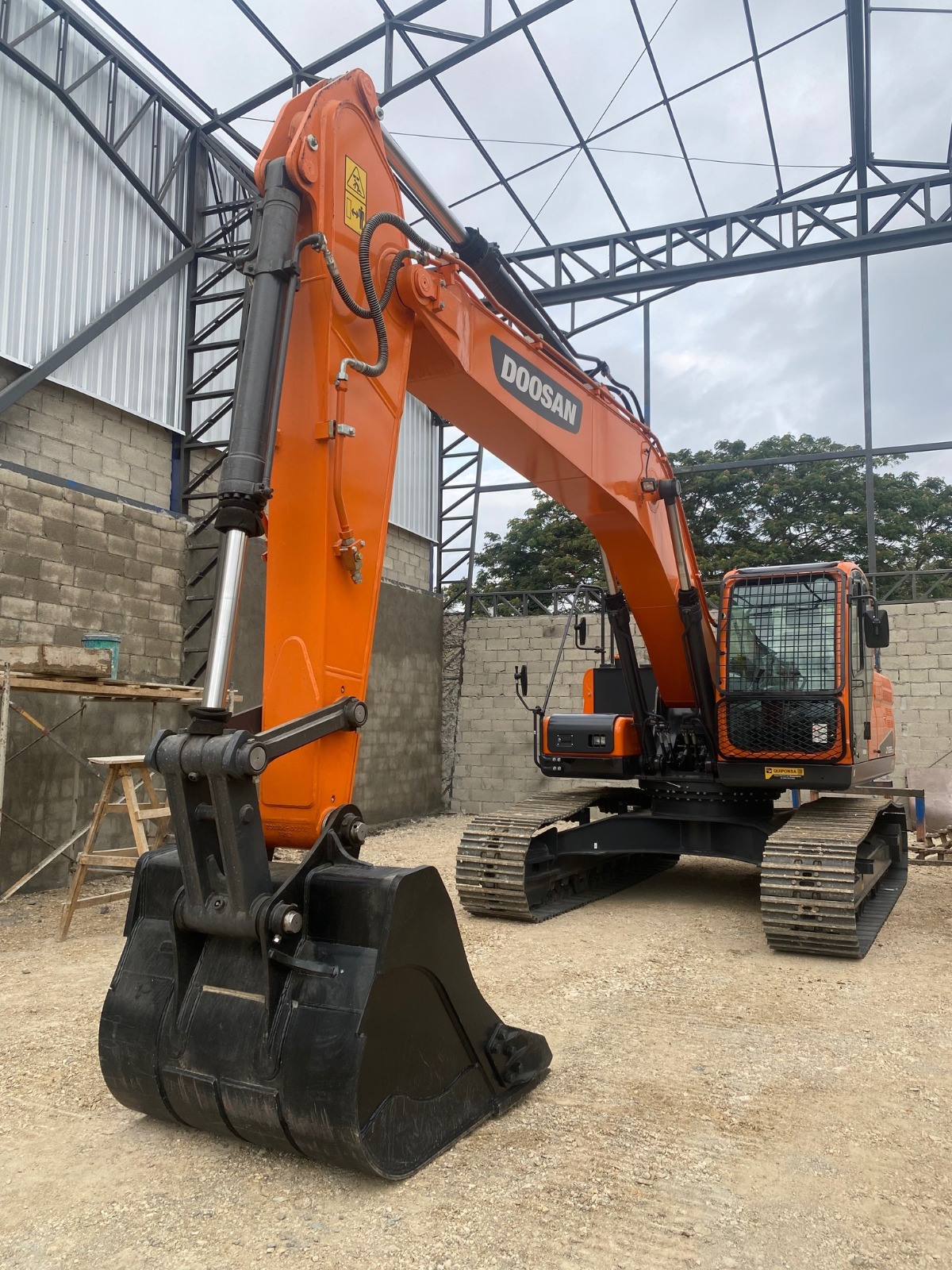 DOOSAN DX225LCA Excavator – Year: 2022